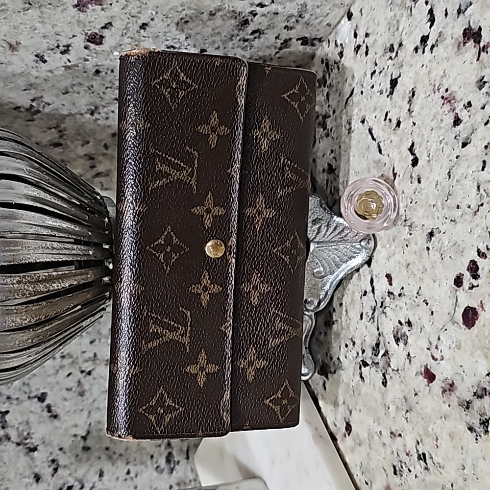 Louis Vuitton monogram wallet 7x4x1inches